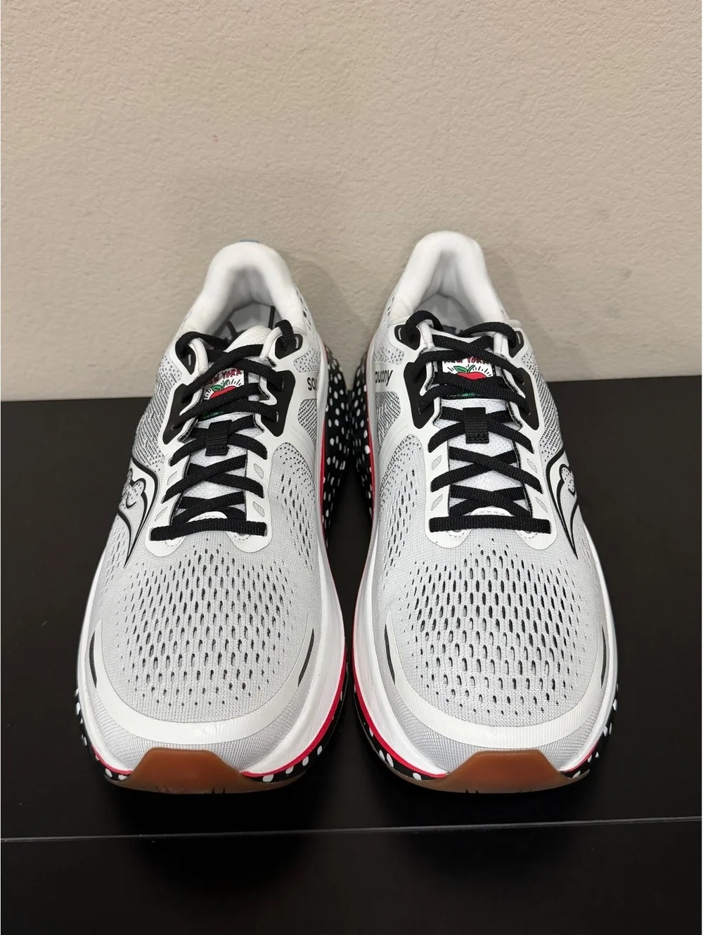 Saucony size 11